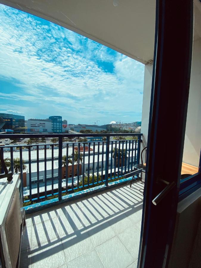 Madison'S Place At Sea Moa Manilla Buitenkant foto
